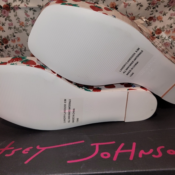 Shoes - Picture 2 of 8